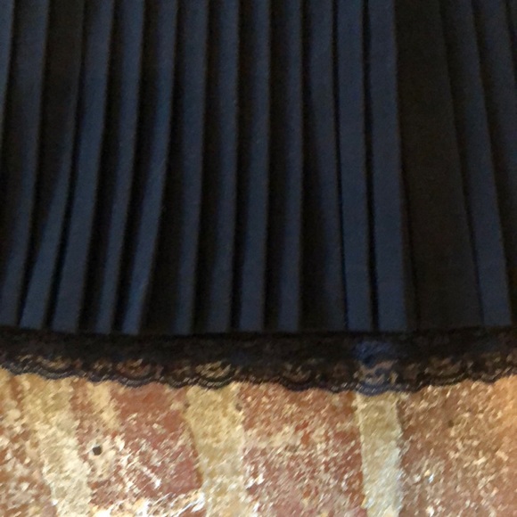 BCBG black skirt - Picture 2 of 4